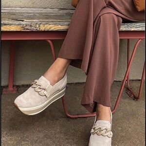 Dolce Vita Beige Platform Sneakers 2” loafers size 9 women